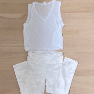 Gap activewear set! Sizes XS for shirt and S for pants.